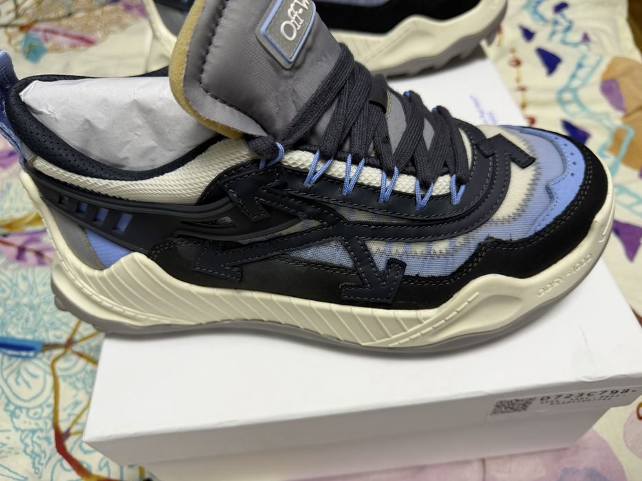 Adidasi off white odsy 1000