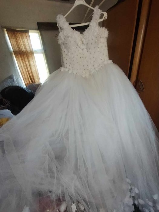 Булчински рокли.