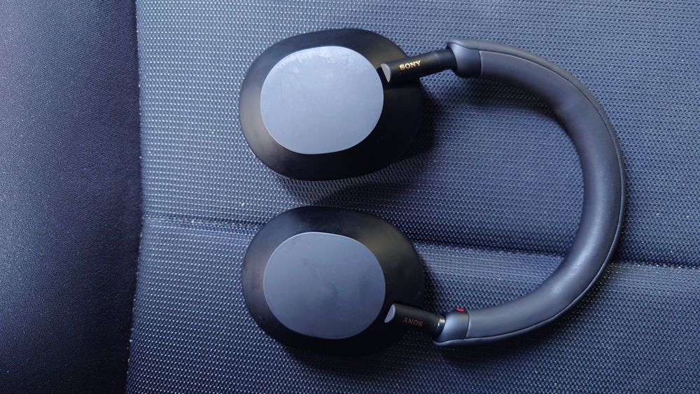 Casti Sony WH-1000M5 negru, ca noi