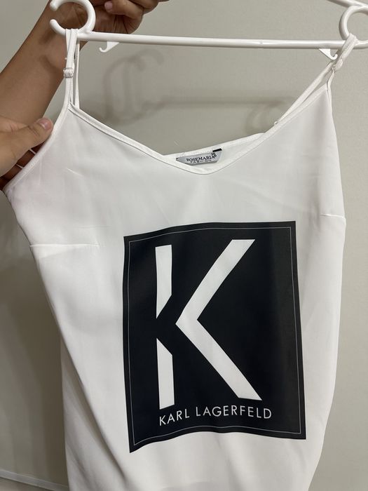 Продам классический костюм с майкой