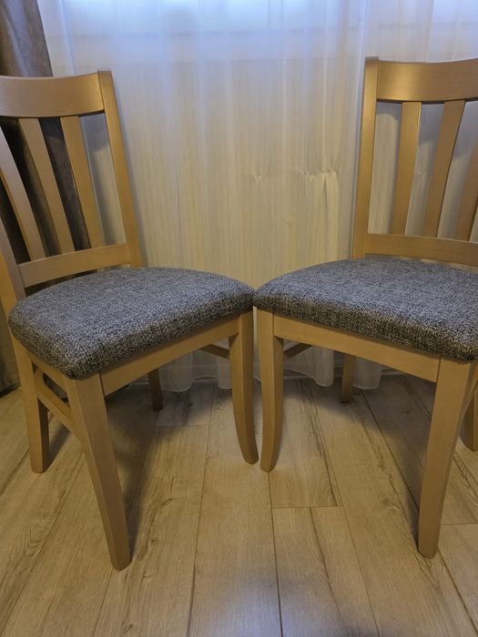Чисто нови троянски трапезни столове
