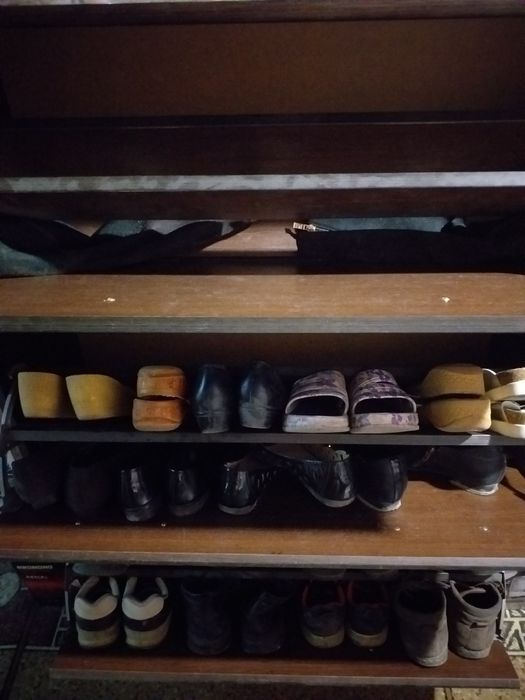 Продам обувницу б/у