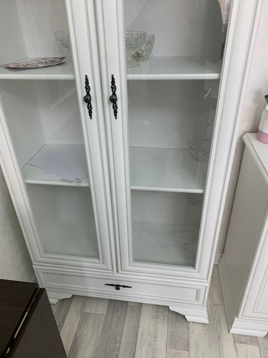 Продам шкаф витрину для гостиной