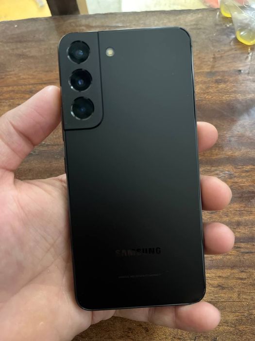 Samsung  S 22   8/256