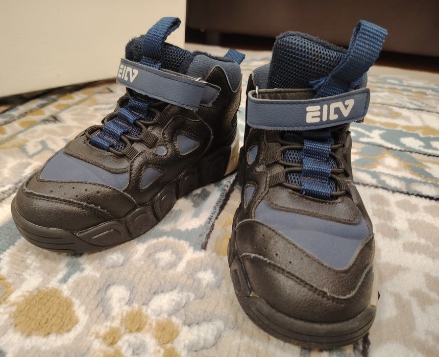 Продам осень весна детские ботинки