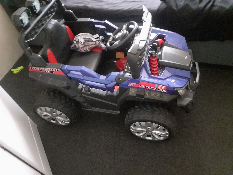 Продам детскую машинку