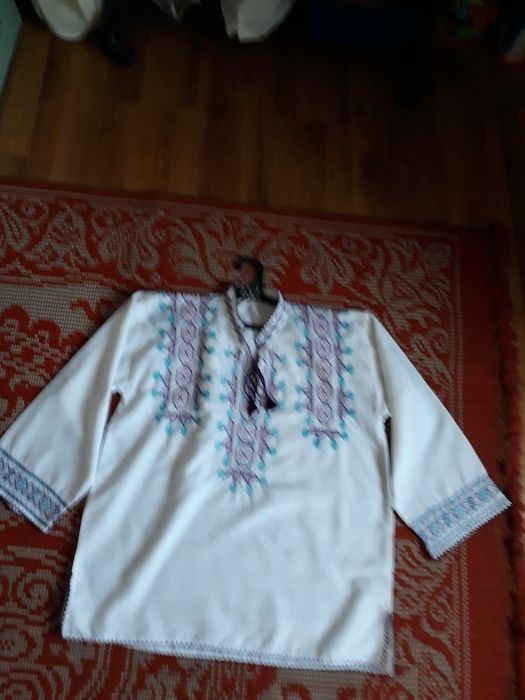 Cămașă cusută manual pe musca