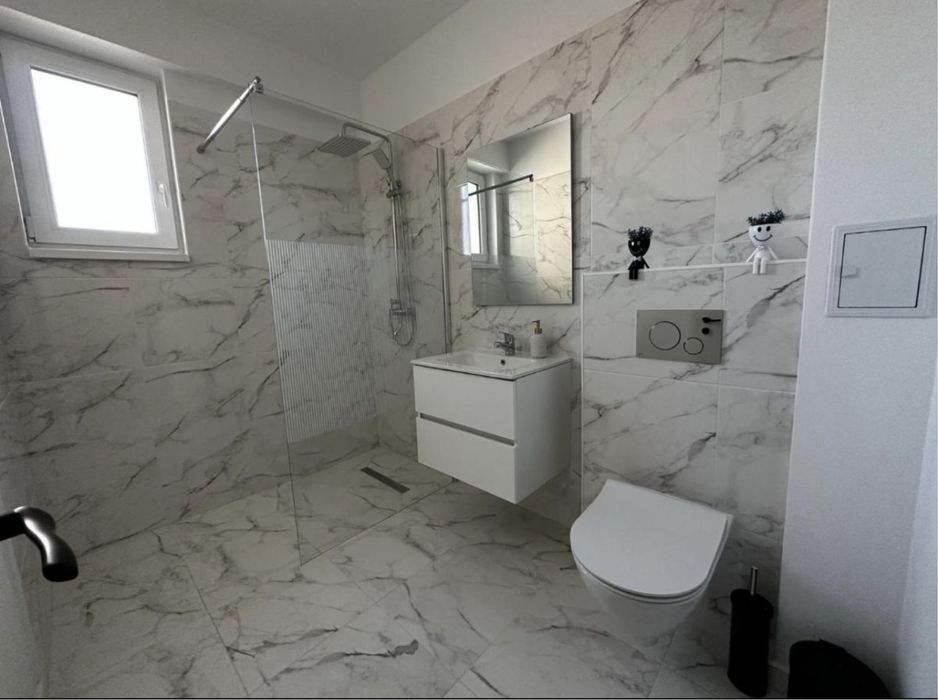 Apartamnet cu 3 camere, nou, prima inchiriere