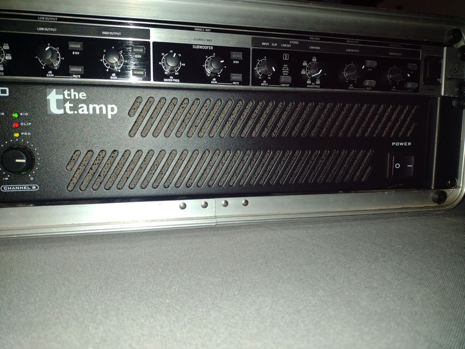 Продавам кросоувър behringer CX2310