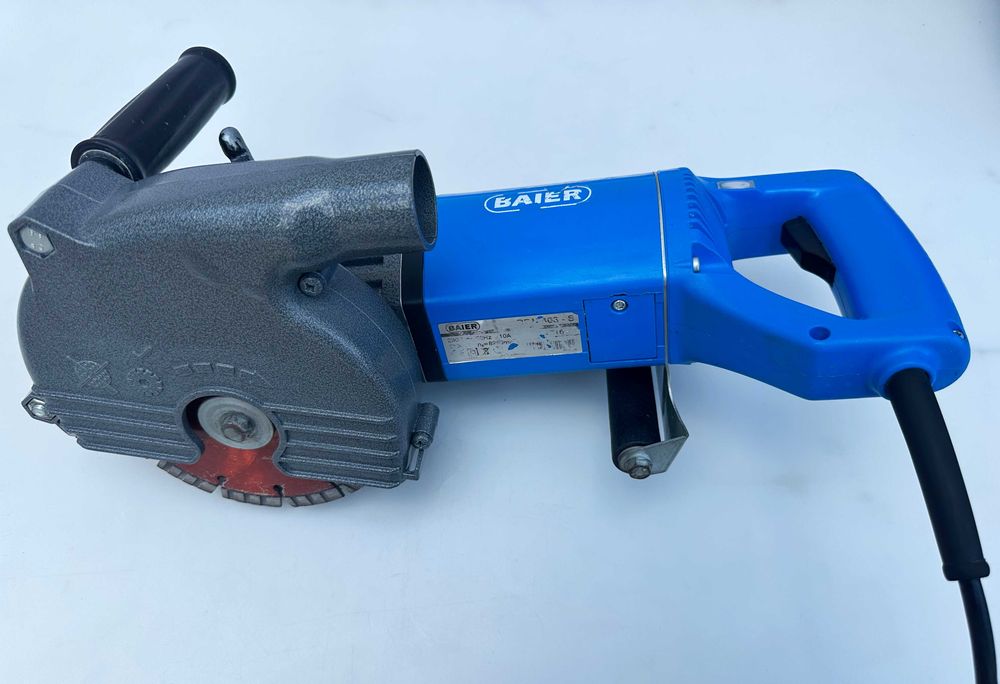 Baier BDN 466/6 - Професионална фреза за канали 2400W 150мм