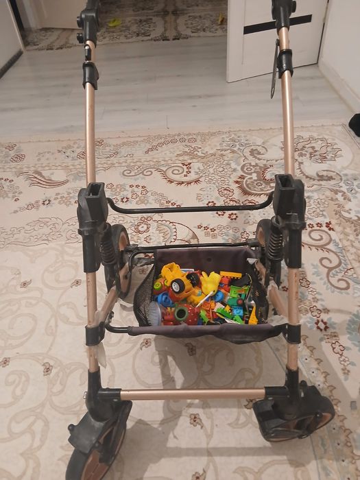 Каляска сатылады.