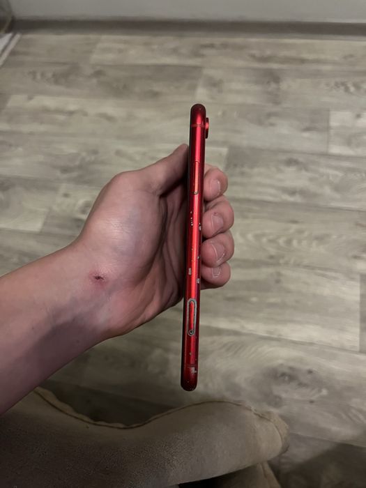 айфон хр красный