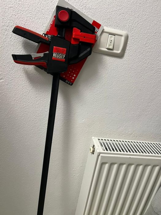 Clapa pentru fixare diverse lucruri