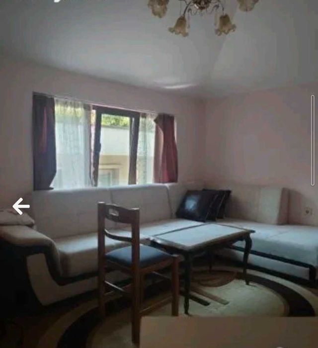 Атрактивен  имот.Самостоятелна къща-Два етажа(първият търговска площ).