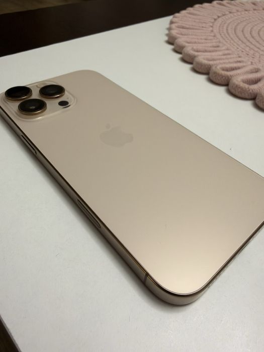 I Продавам Apple iPhone 16 Pro Max 256GB в цвят Desert Titanium (пясъчен титан).
