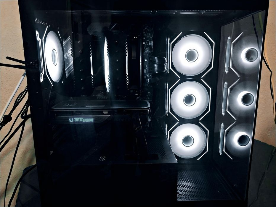 7700x 4070Super 32Gb 6000 Cl30 Ram. Игровой монстр +монитор клава мышь