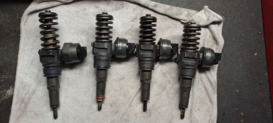 Vand 4 injectoare diesel pentru reconditionat