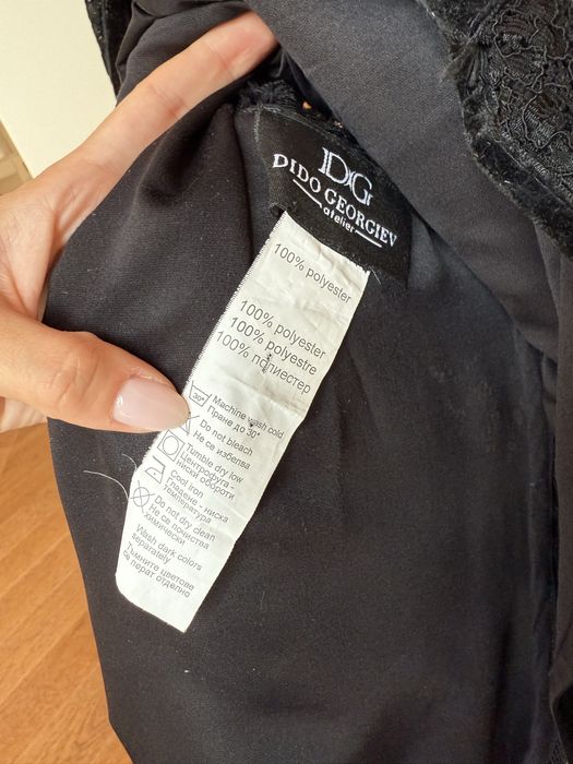 Черна рокля с пера