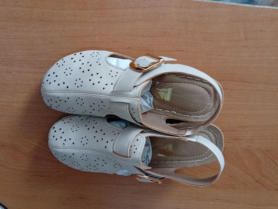 Одежда и обувь продаю