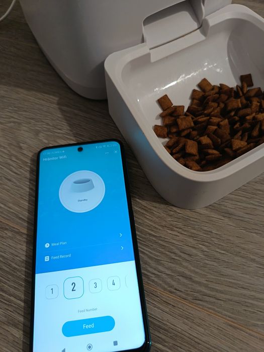 Hrănitor automat hrană animale WIFI - 7 litri