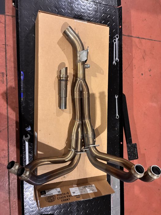 Генерация Akrapovic пълен комплект оригинална. Крайно гърне SC.