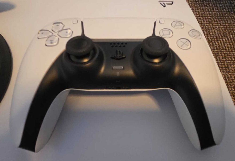 PlayStation 5 disc edition + DualSense + Cyberpunk 2077 Ultimate