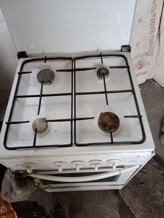 4 конфорочная газплита.