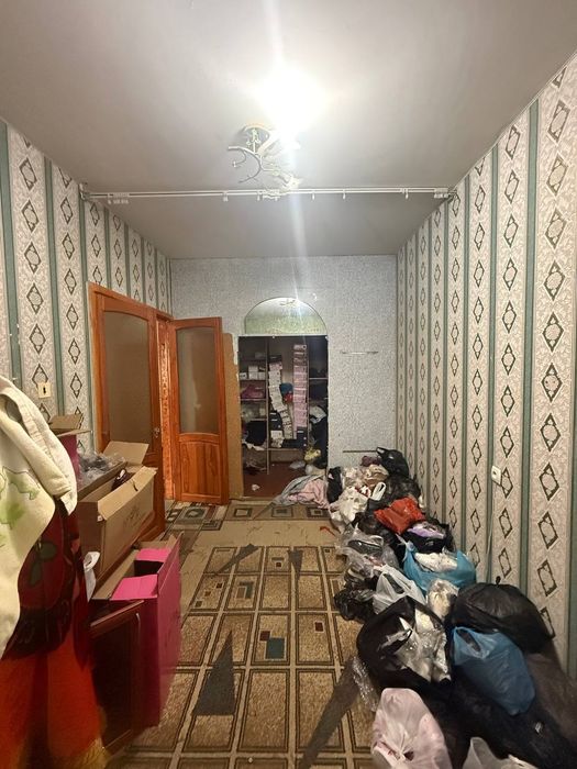 Срочно сотилади !!! 
3 хона
4-этаж  
5 этажлик панельный дом 
Галаба Ш