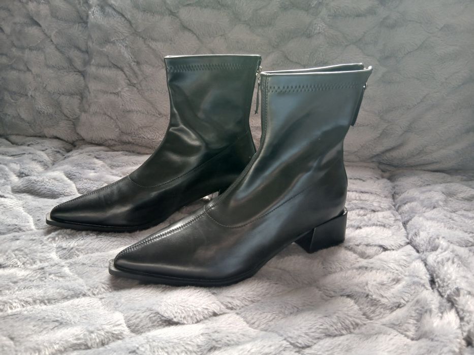 Ghete damă cu toc mic