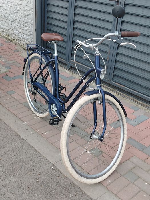 Se vinde bicicleta Dama.