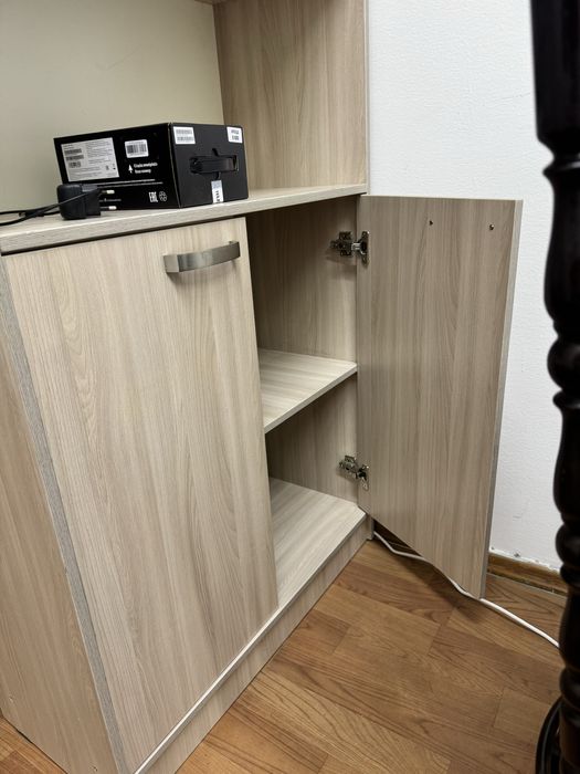 Стол и шкаф. Самовывоз