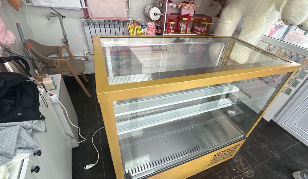 Ветрина холодильник