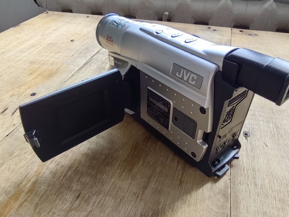 JVC VHS-C ретро видеокамера GR-SXM265AS / VHS effect camera