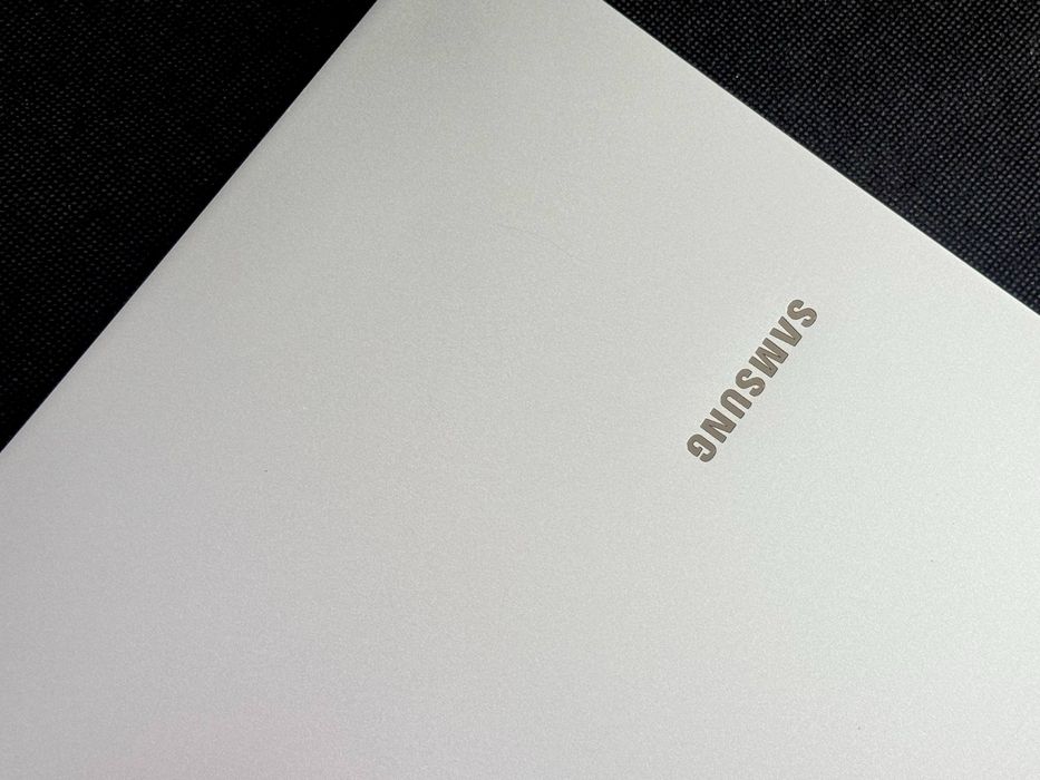 SAMSUNG gAlAxY BOOK NP754XFG exclusive modellardan BIRI