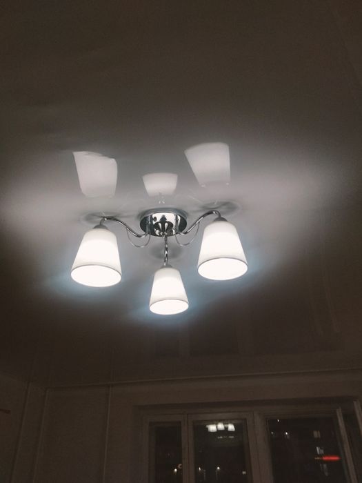 Продам люстру 2000