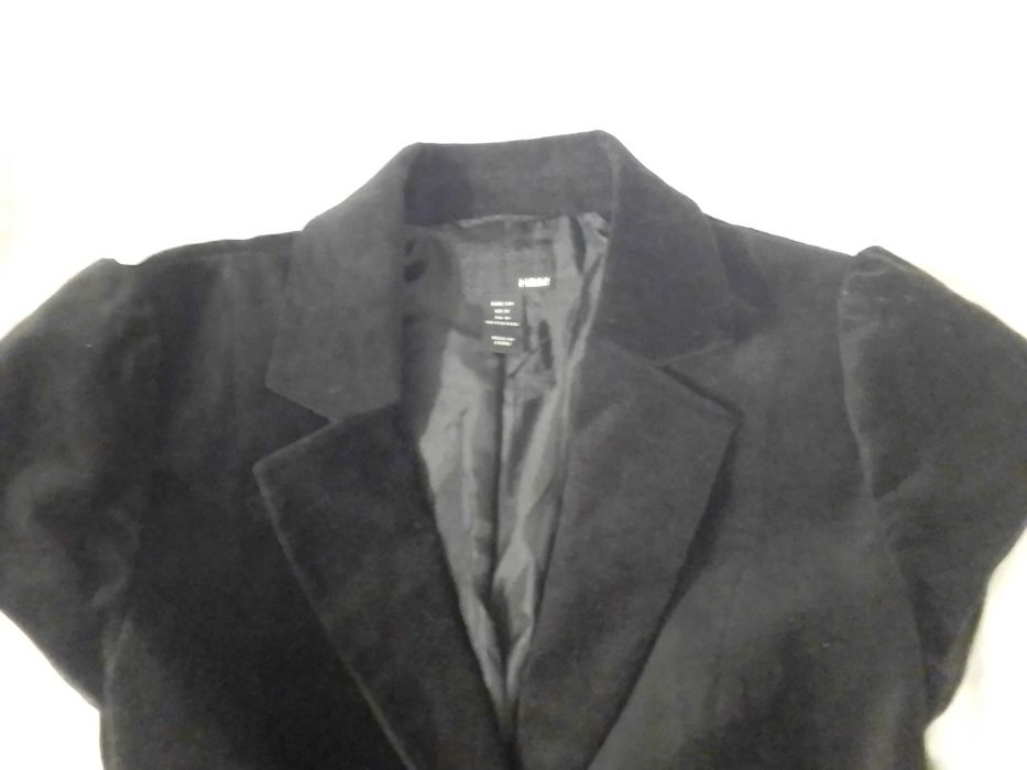 Интересен комплект марково сако,пола и луксозни чорапи с дантела