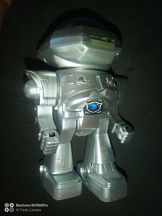 Jucarie robot cu baterii mare functional