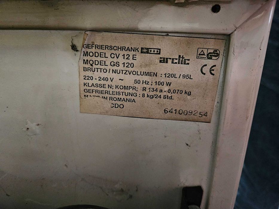 Работещ икономичен компактен фризер