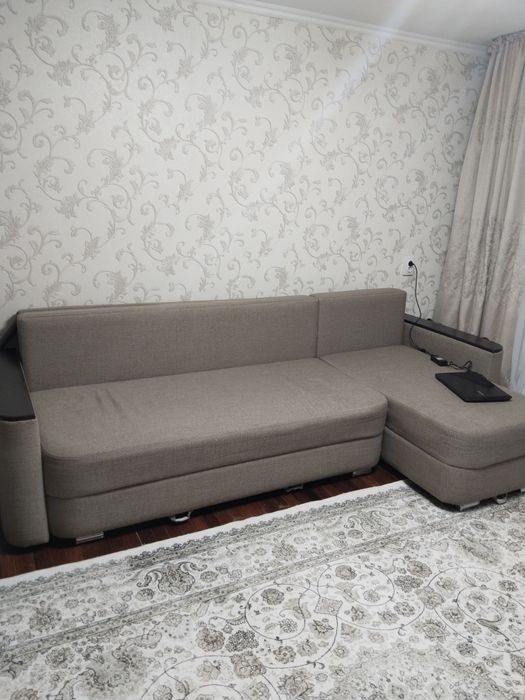 Угловой диван отличного качества