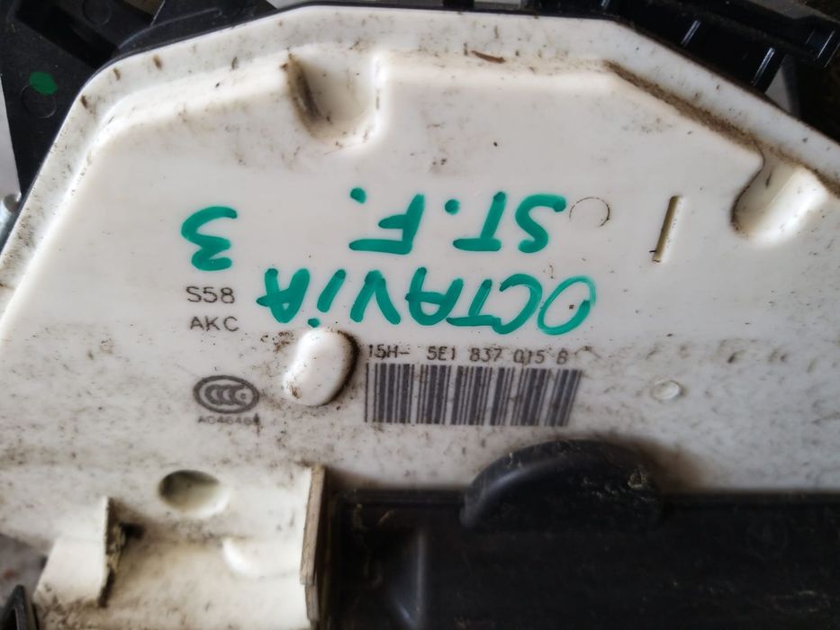 Broasca usa stanga fata skoda octavia 3 5e 5e1837015b