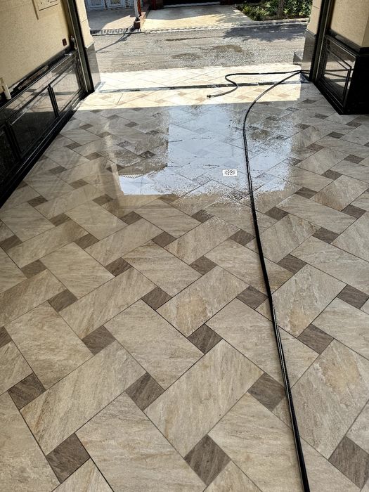 Чистка брусчатки мойка фасадов чистка цоколя придания блеск цоколю