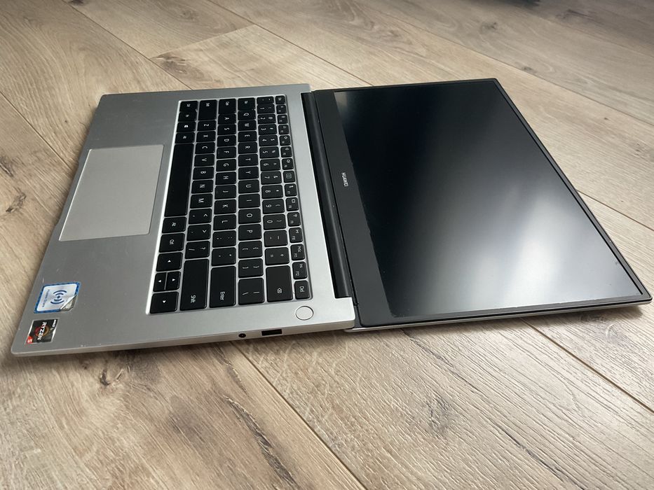 Laptop huawei d14 ryzen 5 3500U 8 gb ram 512gb ssd URGENT!!