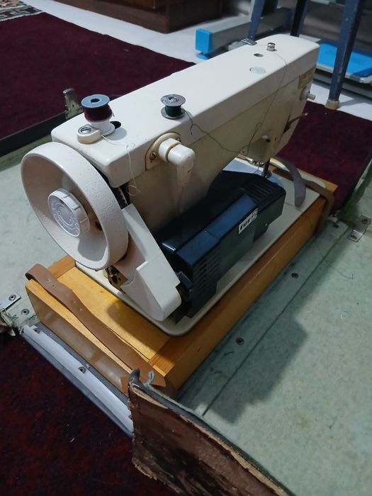 Tikuv mashinasi sotiladi