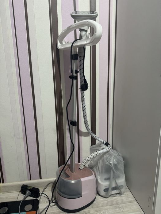 Продам отпариватель с вешалкой