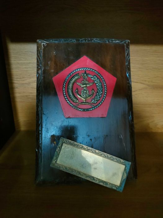 Placa comemorativă veche comunism