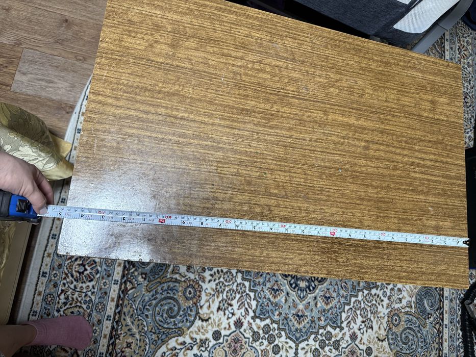 Стол маленький , парта 3000 тг