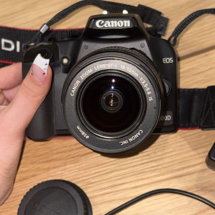 Canon EOS 1000D + 18-55mm IS обектив