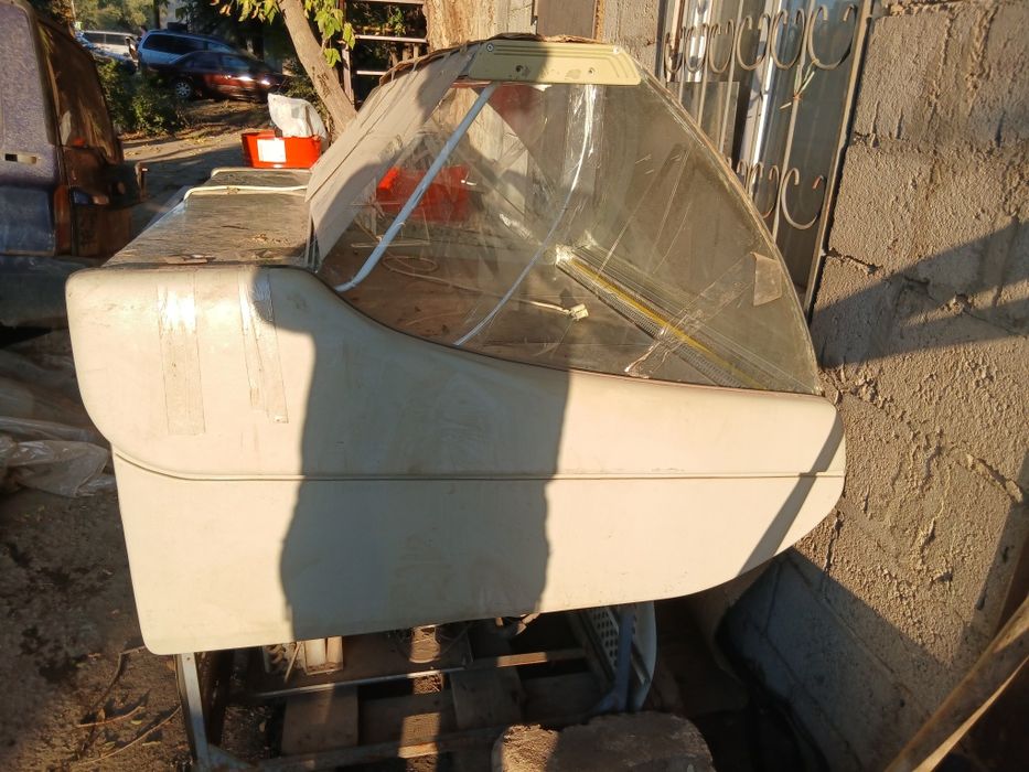 Продам витринный холодильник