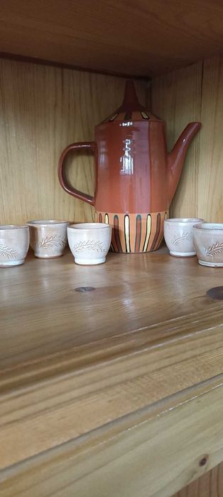 Керамика,порцелан, медни изделия(подарък ръчно плетена украса за маса)