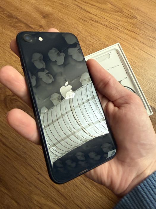 iPhone SE 3, 64GB, Midnight, коментар по цената